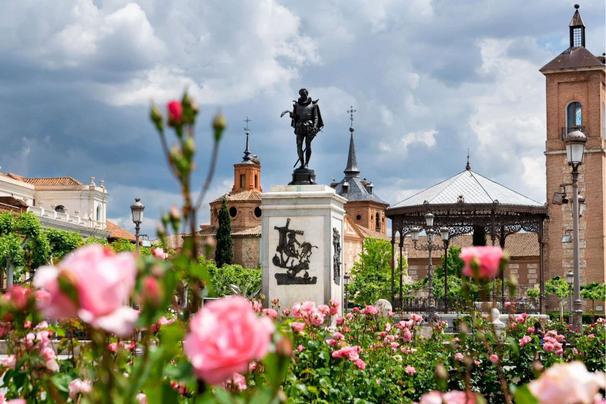escultura de miguel de cervantes