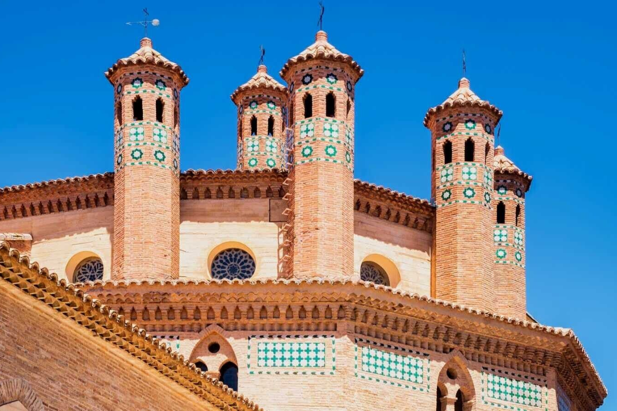 La Iglesia de San Pedro y el Mausoleo de los Amantes
