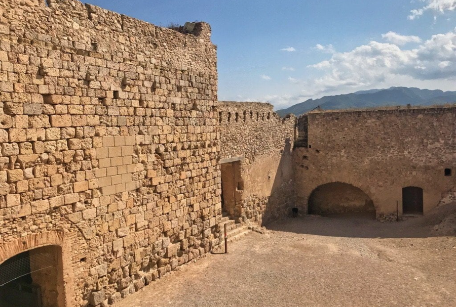 Patio de Armas Castillo Miravet