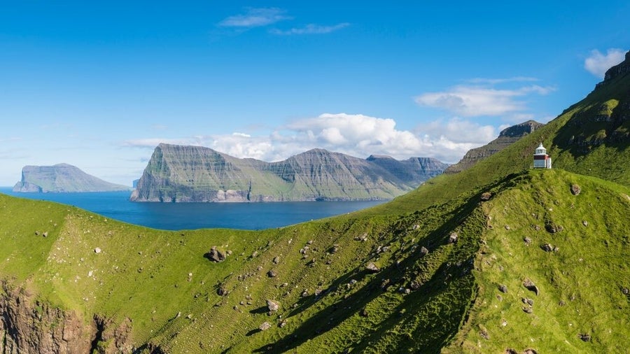 Kalsoy: La Isla de los Túneles y los Acantilados