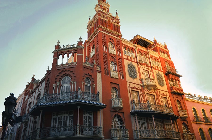 Plaza de la Soledad y la Giraldilla: el rincón más sevillano de Badajoz