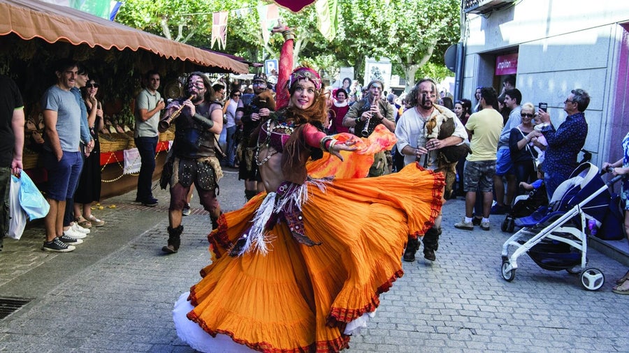 Bailarina Cingara en el mercado cervantino