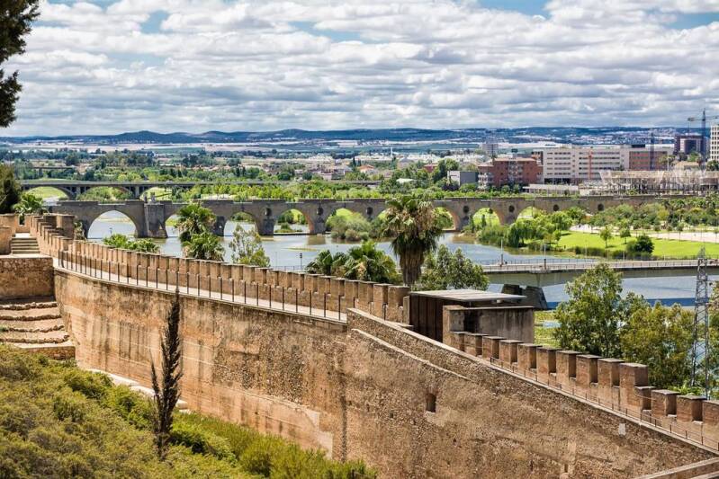Murallas abaluartadas de Badajoz: el escudo de piedra que desafió la artillería