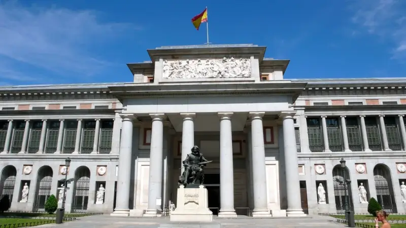 Museo del Prado, puerta velazquez