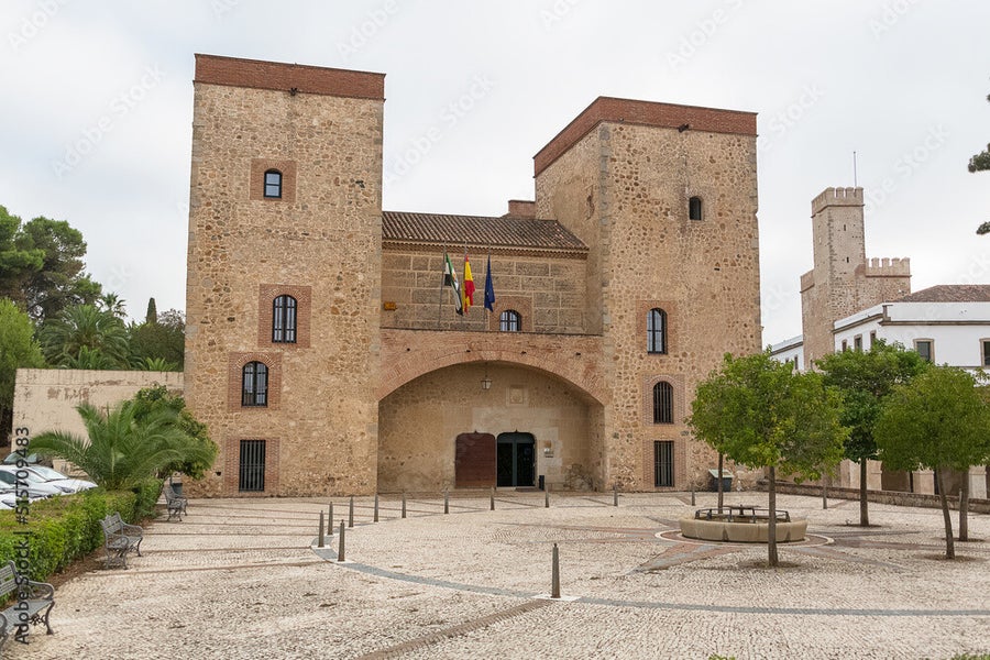 Palacio de los Condes de la Roca: historia, piedra y arqueología viva