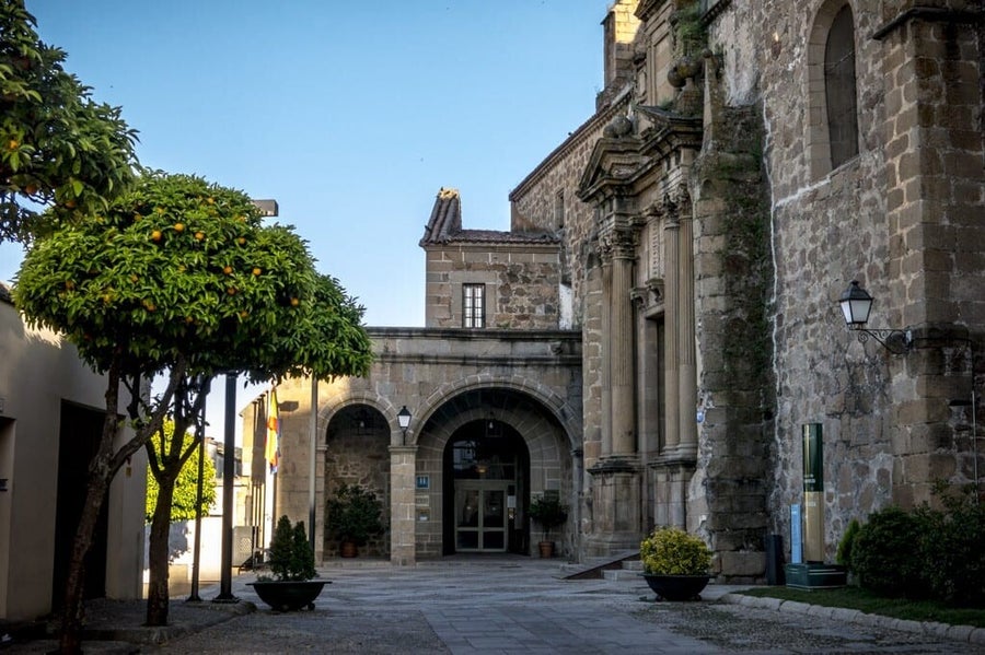 entrada del Parador de Plasencia, antiguo convento dominíco