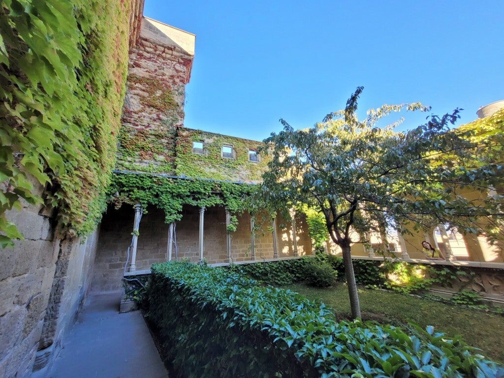 El Patio de la Pajarera
