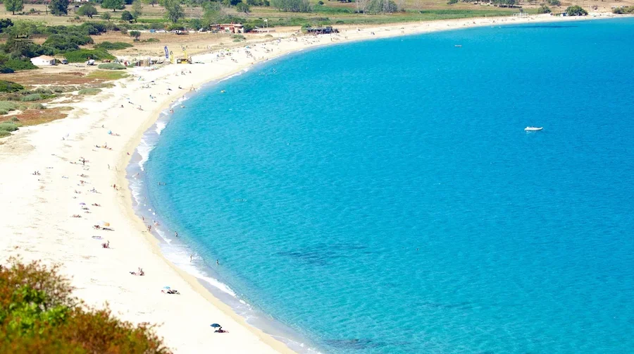 La Playa de Calvi es una de las más espectaculares de Córcega,