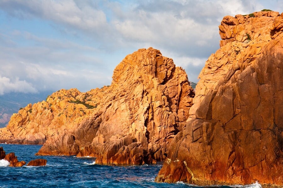 La Reserva Natural de Scandola, ubicada en la costa occidental de Córcega, es un paraíso protegido