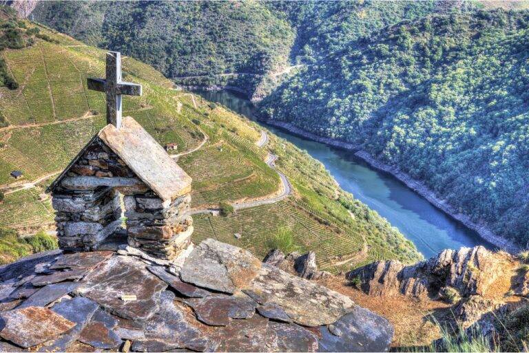 La Ribeira Sacra: entre cañones, viñedos y soutos