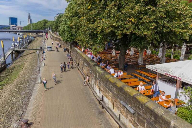 Terraplén de Schlachte es uno de los lugares más vibrantes de Bremen