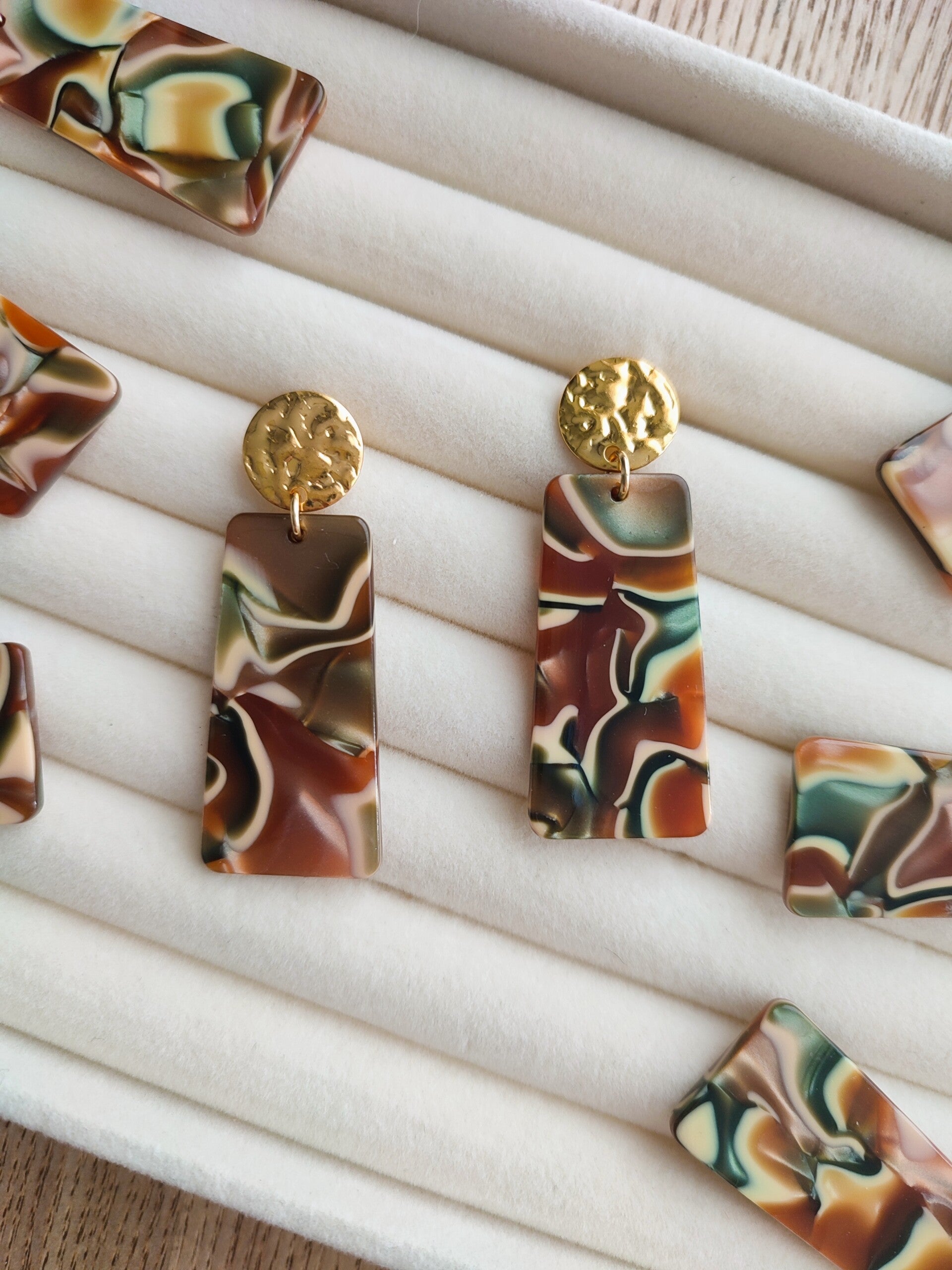 Boucles d’oreilles Alma – Doré & Ocre/Kaki Marbré