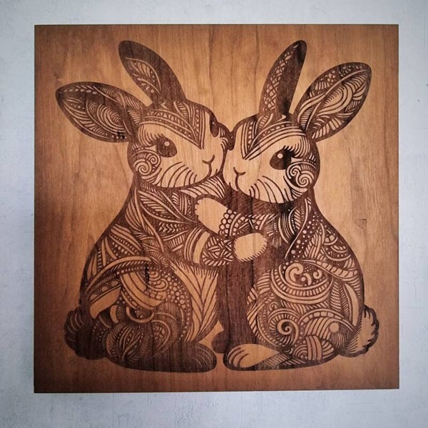 2 knuffelende konijnen gegraveerd