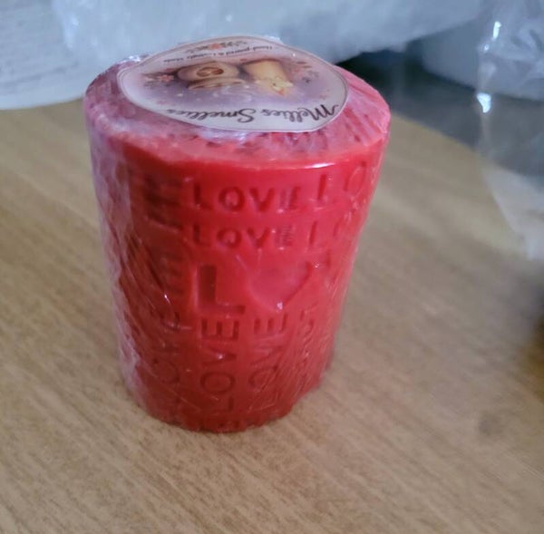 Small scented round love candle