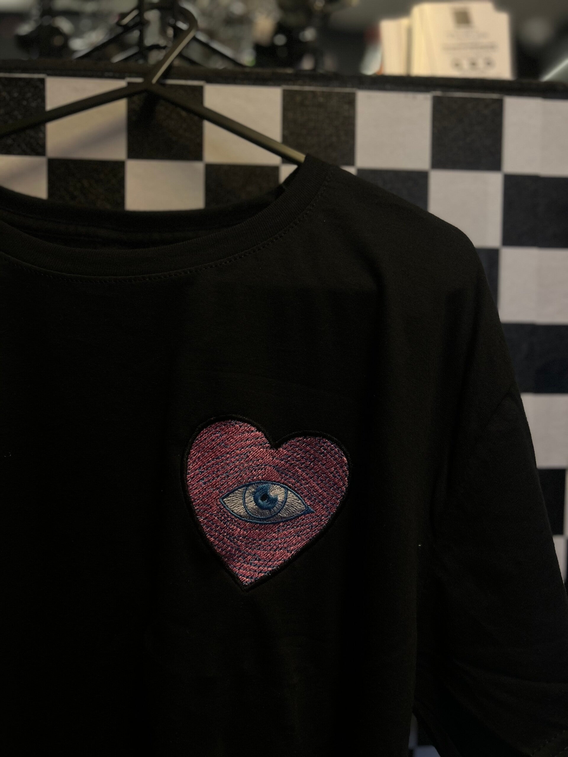 The eye see through T