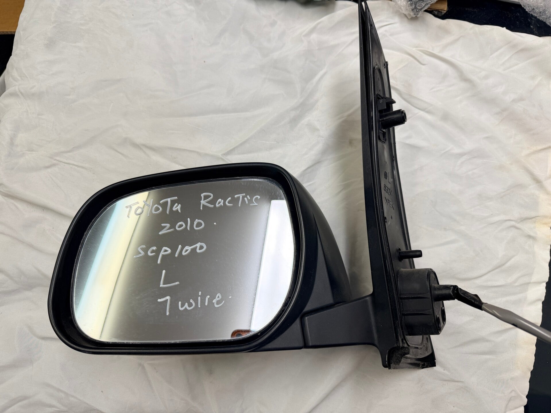 87940-52A20 TOYOTA RACTIS SCP100 / NCP100 LH Genuine Door Mirror 7 Wire (MURAKAMI 8392)