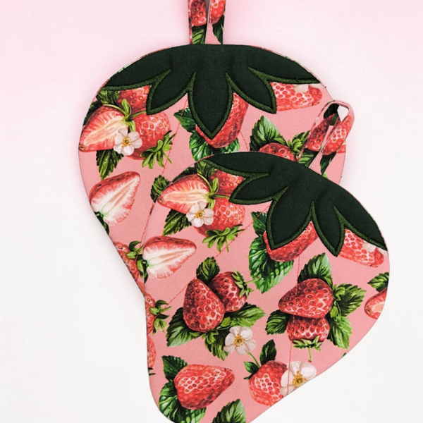 🍓 Fruchtiger Küchenhelfer: Erdbeer-Topflappen Set  (ca. 18x16 cm)