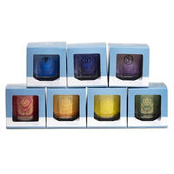 Set van 7 Aartsengel votiefkaarsen, geparfumeerd met essentiële oliën. Elke aartsengel is verbonden met een van onze hoofdchakra's:/ Set of 7 Archangel votive candles, scented with essential oils. Each archangel is connected to one of our main chakras: