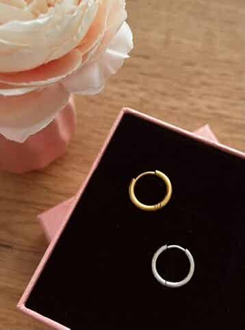 Créoles 14 mm argentée ou dorée ( mini pampilles)