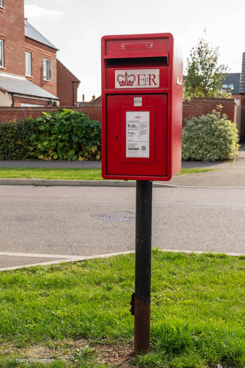 Queen Elisabeth II pole mounted letterbox