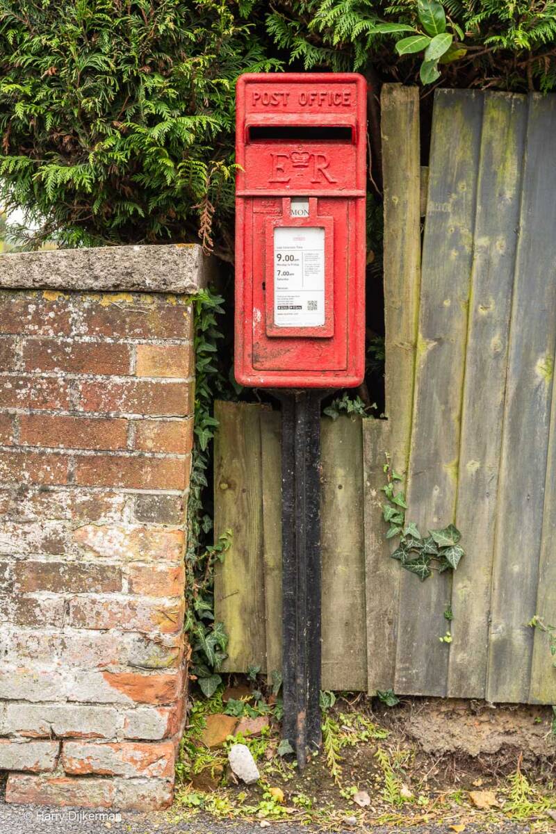 Queen Elisabeth II pole mounted letterbox