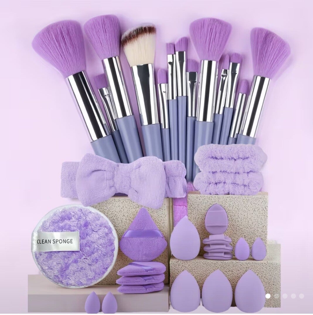 33 Piece Make up brushes and accessories