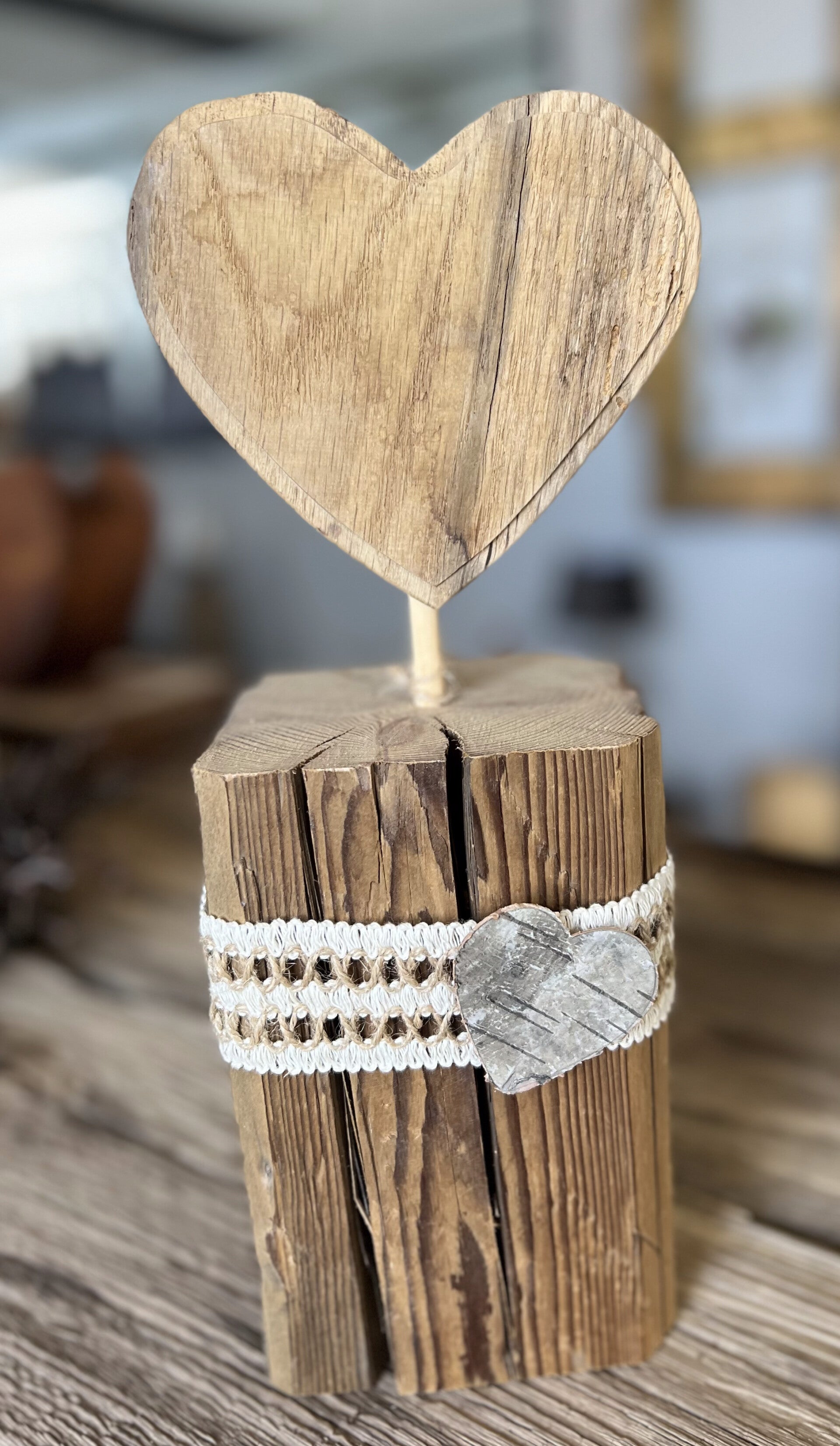 Herz auf Altolzbalken