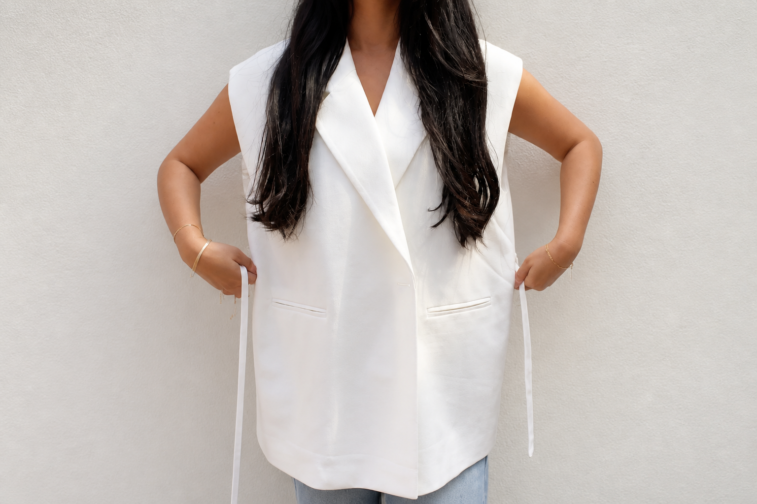 Sleeveless blazer