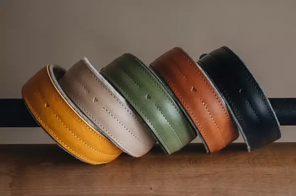 Large collier pour chien rembourré en laine. Épingler