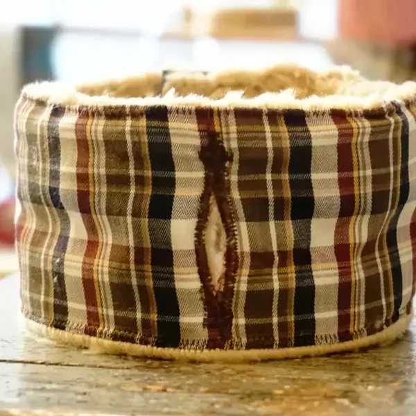 Cache-cou pour chien avec fente pour laisse