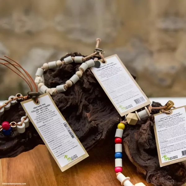 Collier anti tiques en perles de céramique