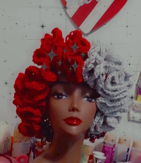 Tri color red ruffle hat