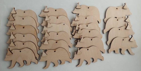 Houten figuur beer met feestmuts 22 stuks