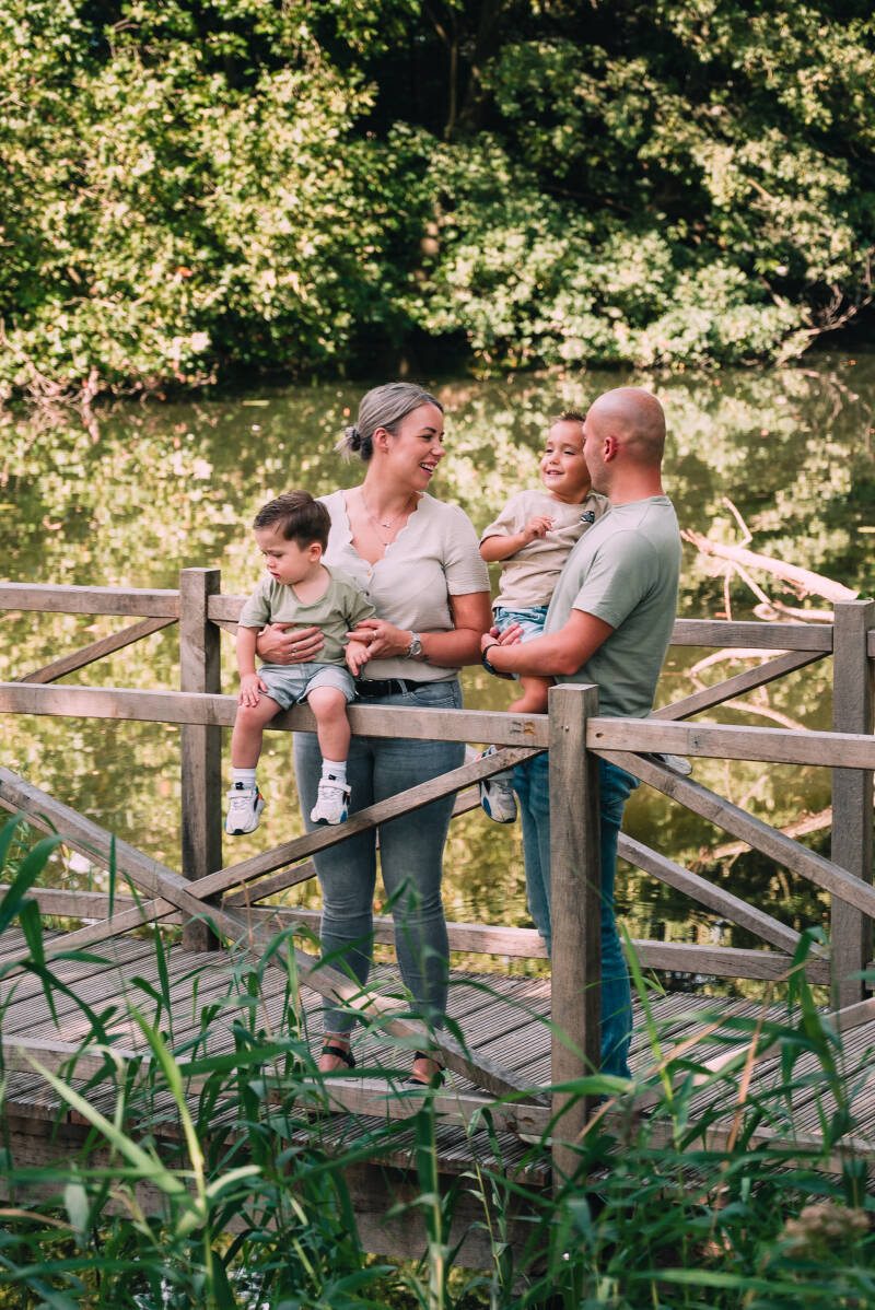 gezinsshoot woerden fotograaf tirza tuithof fotografie harmelen vijverbos gezinsfoto gezinsfoto's fotoshoot gezin utrecht
