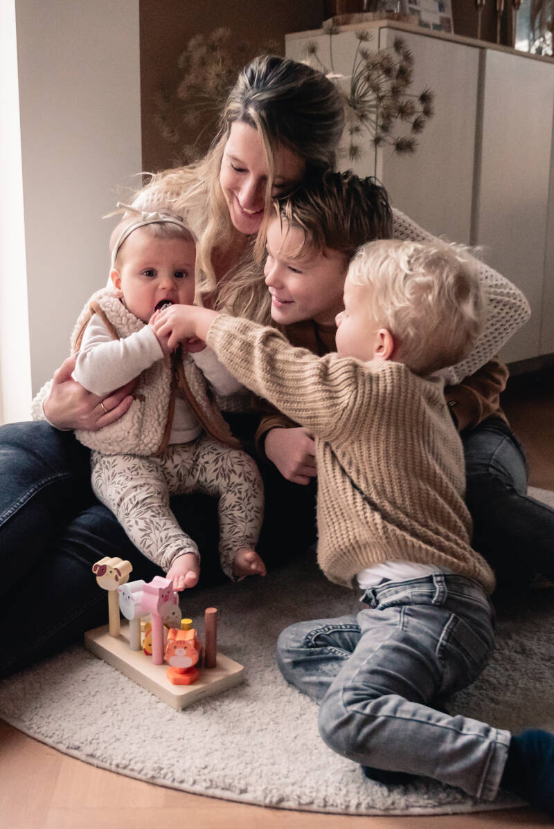 Tirza Tuithof fotografie, gezinsshoot, fotoshoot, fotograaf woerden, wintershoot binnenshoot