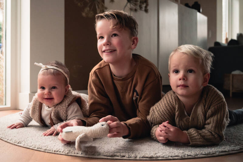 Tirza Tuithof fotografie, gezinsshoot, fotoshoot, fotograaf woerden, wintershoot binnenshoot