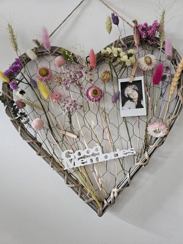 „Blütenbord – Herzgeflüster“