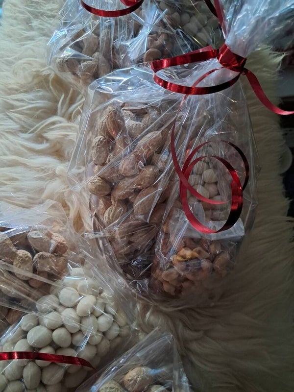 Mandje met Nootjes.