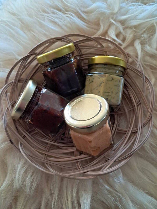 Proefmandje met delicatessen