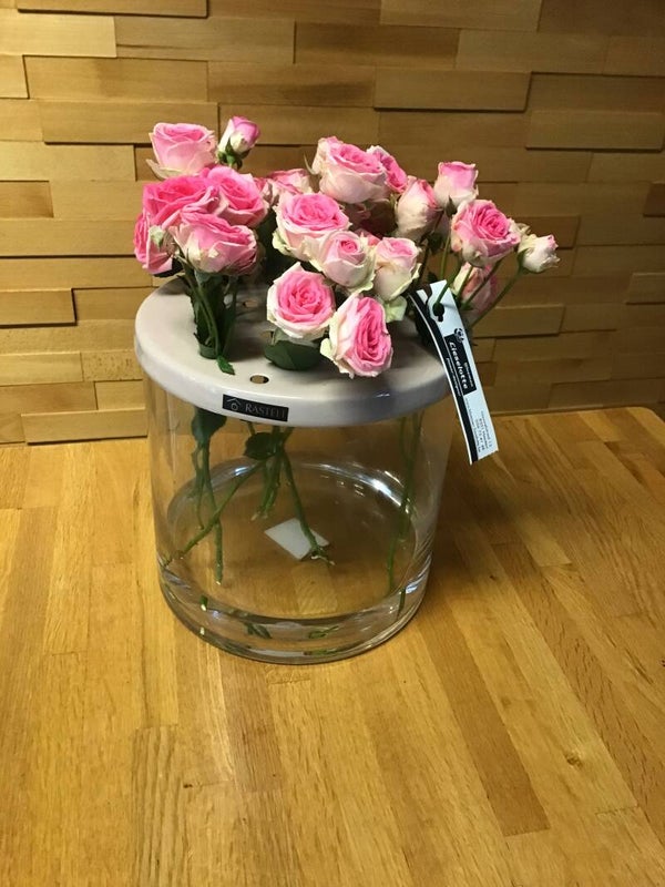 Cilindervaas met trosroosjes