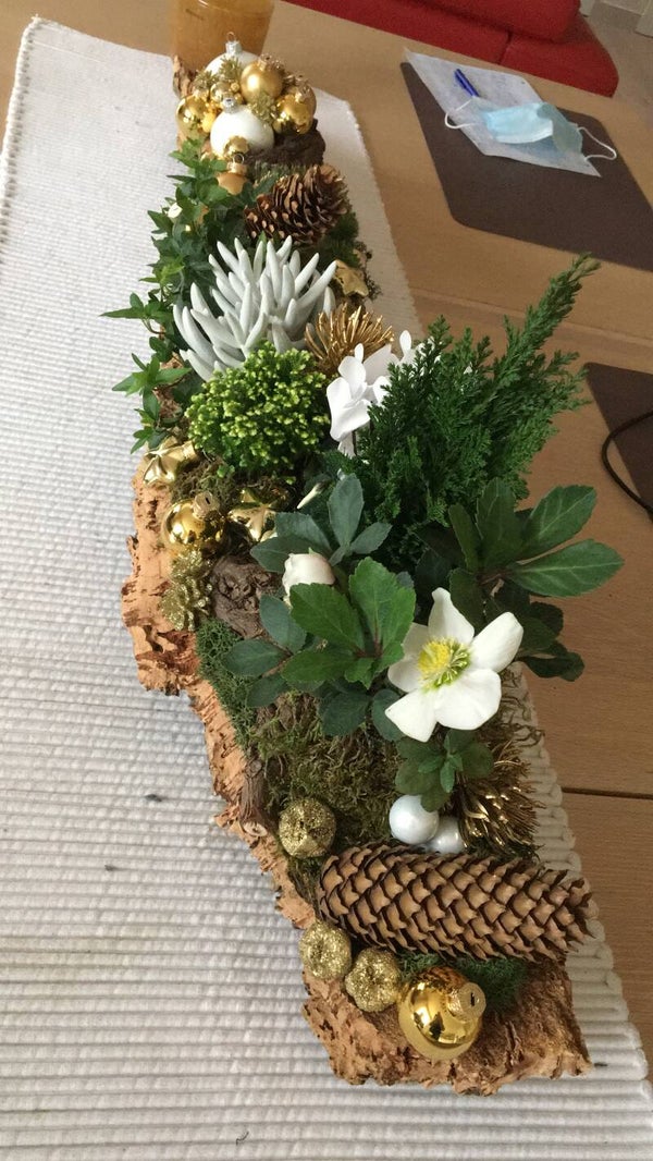 Kerststuk met planten.