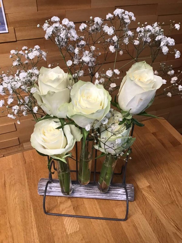 Metaal met glazen buisjes.