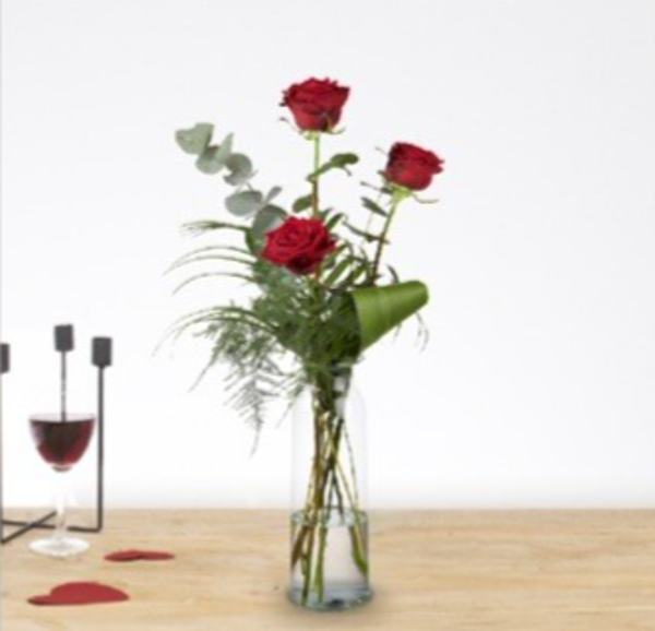 3st Roos met groen en vaas