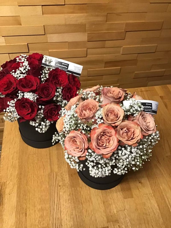 Bloemstuk in hoedendoos