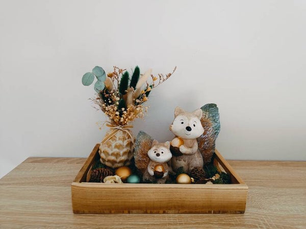 Plateau met eekhoorns en vaasje