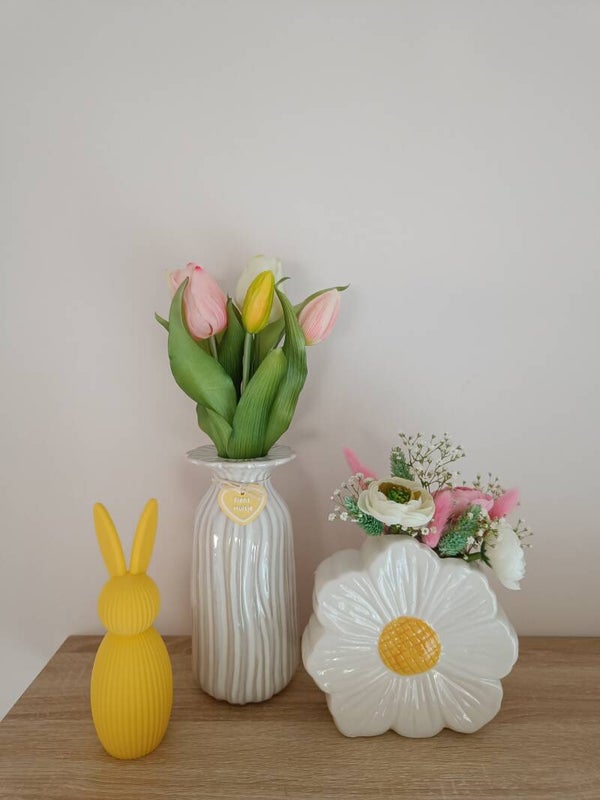 Hoge vaas grijs/wit met 'real touch' tulpen