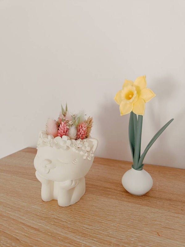 Porseleingips poesje met droogbloemen