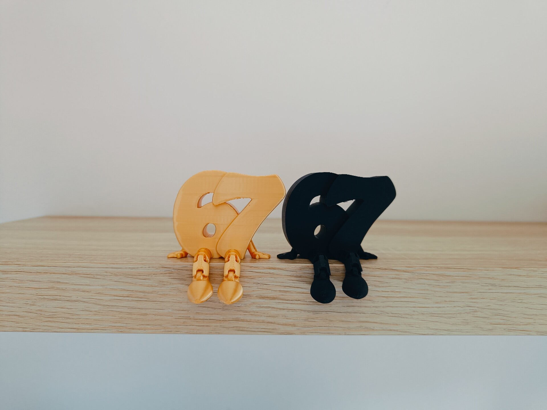 3D zittend figuurtje '67'