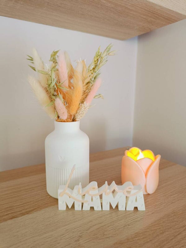 Vaasje wit met droogbloemen peach