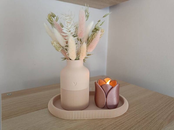 Vaasje beige met droogbloemen pastel roze